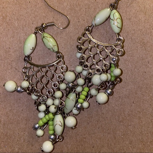 Green beaded earring - Picture 2 of 2